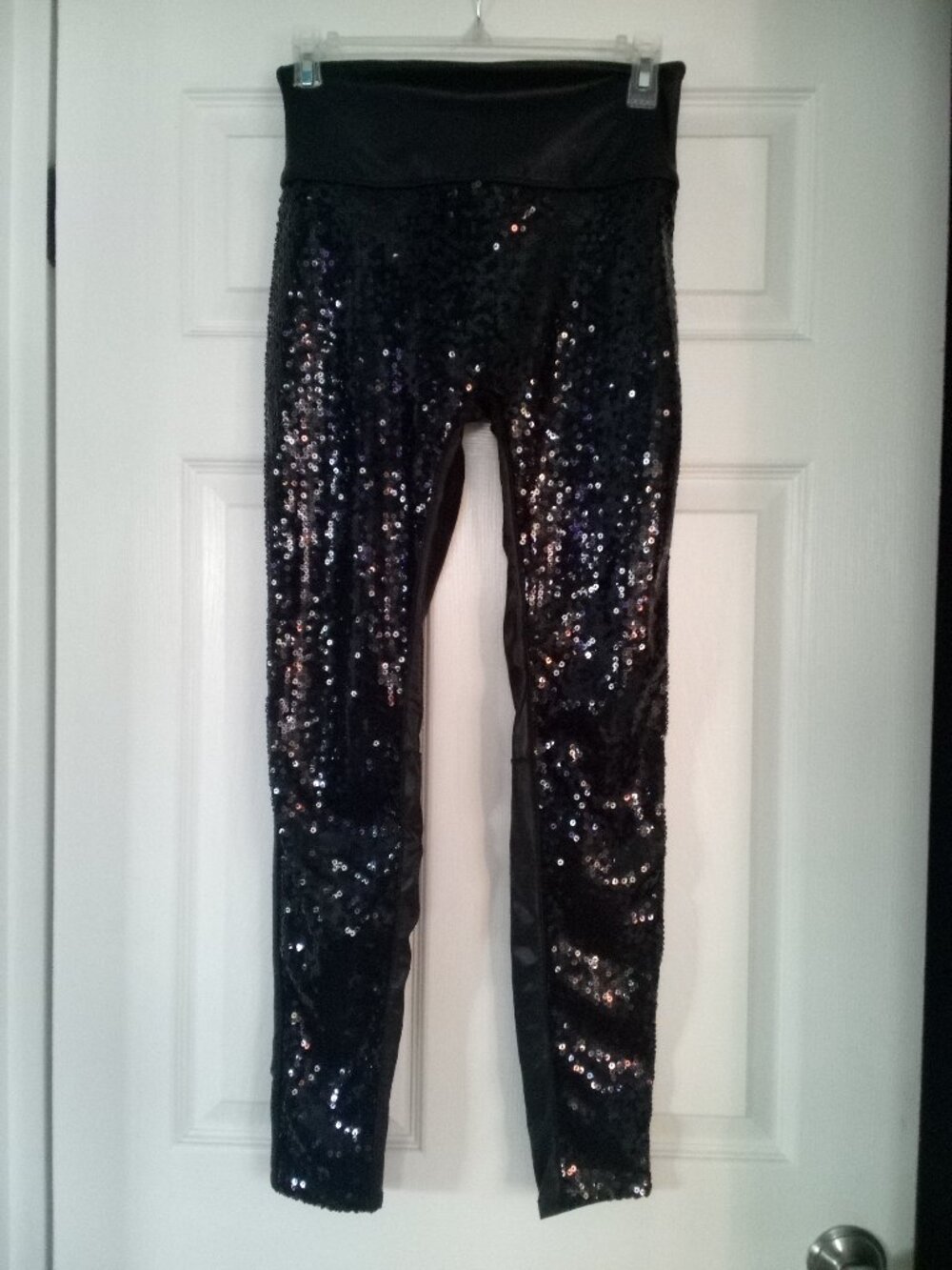 (762) SPANX Black Leggings with Sequins Size M